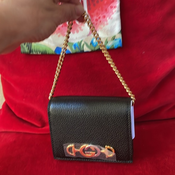 Brand new super cute small Gucci wallet with chain - Picture 5 of 6